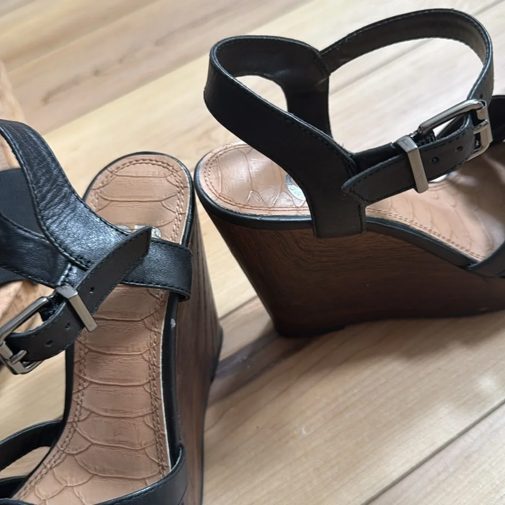 Gianni Bini Black wedge Platform Sandals with Ankle Strap